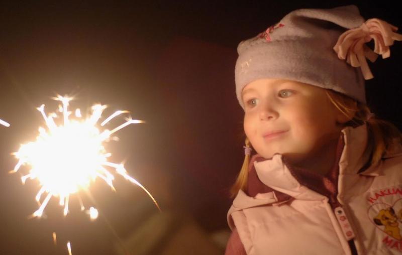 Ура, каникулы! Пиротехника, которую можно запускать с детьми - Сосновый Бор Псковская обл. | sosnovyjborpskovskaya.salutsklad.ru